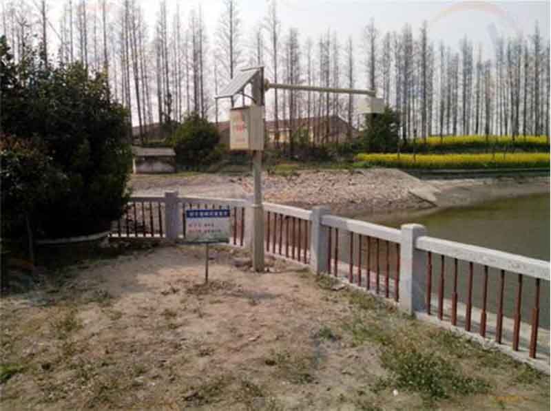 太陽(yáng)能供電超聲波液位計(jì)現(xiàn)場(chǎng)圖片